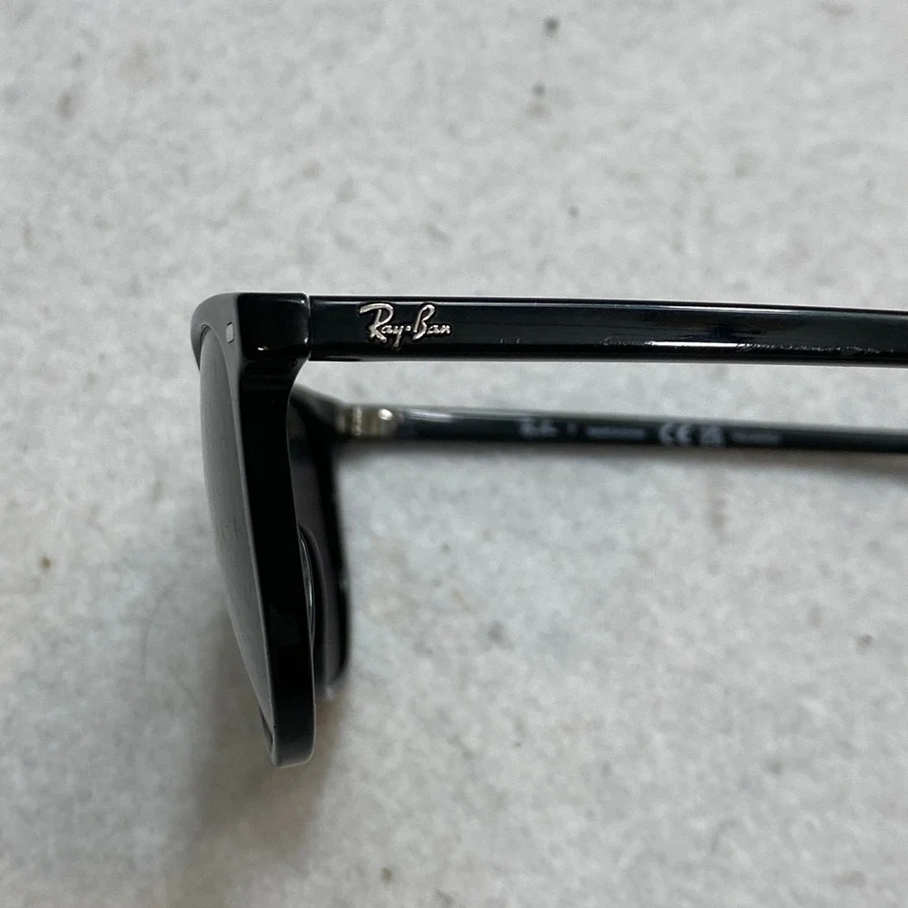 Ray-Ban see scratches